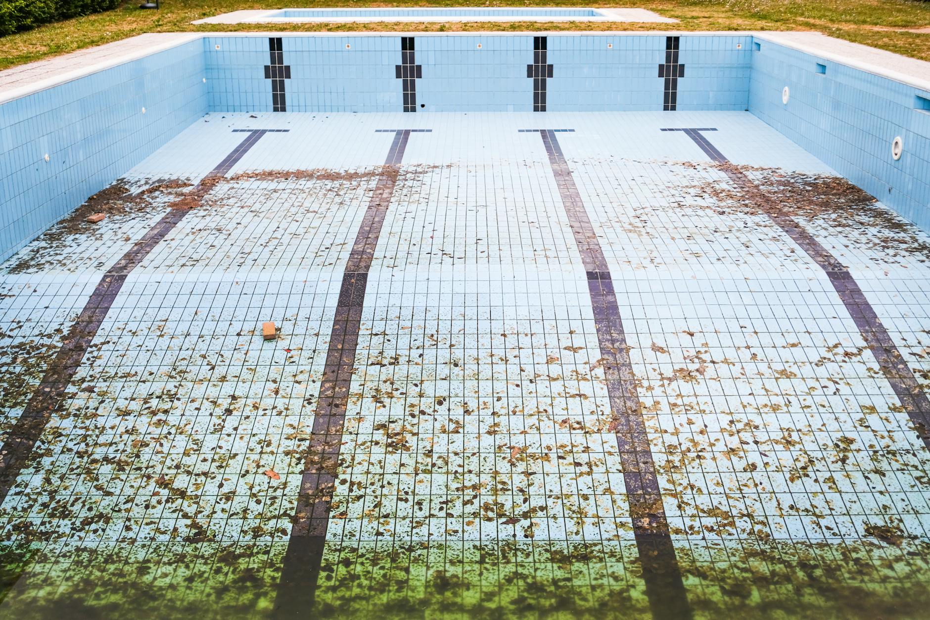 Jasa Maintenance Kolam Renang Terdekat Jasa maintenance kolam renang terdekat profesional siap melayani perawatan rutin kolam renang Anda.